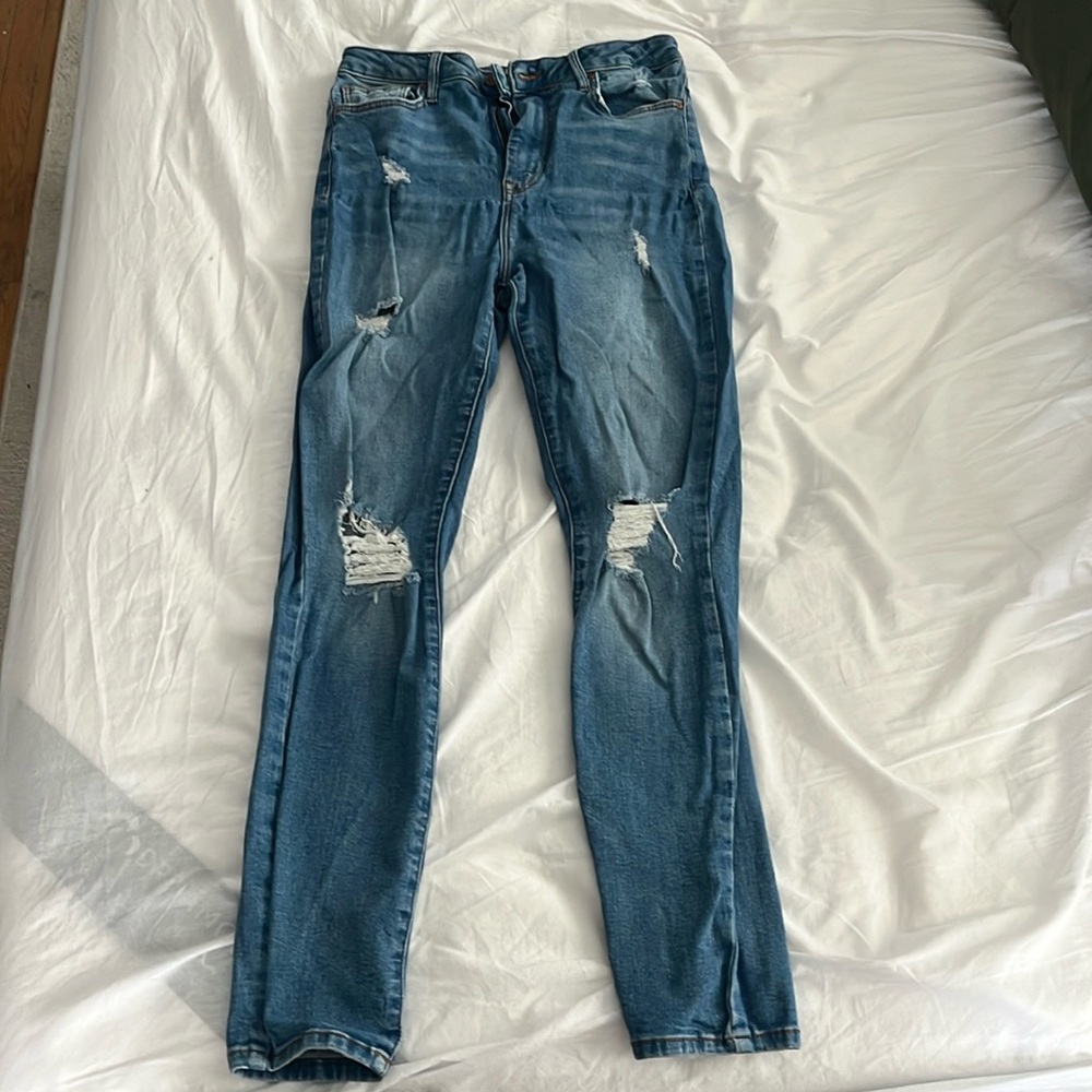 Distressed jeans with stretch